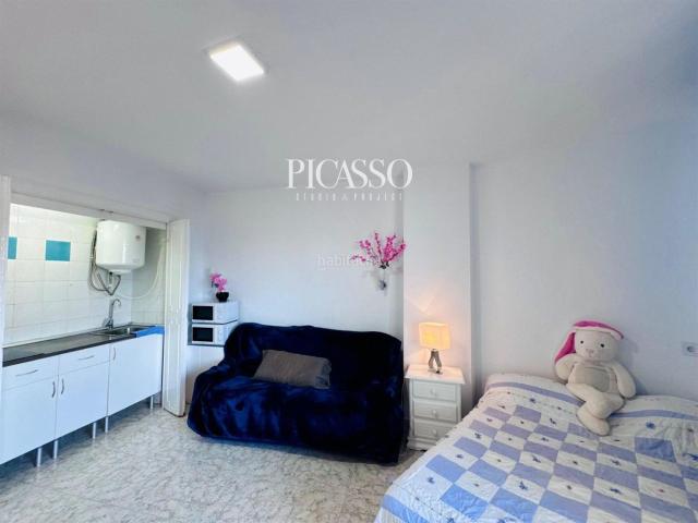 Piso en venta en Torremolinos, El Pinillo. ESTUDIO CON VISTAS LATERALES AL MAR, PARKING COMUNITARIO, JARDINES Y PISCINA MONTEMAR. Pisos.