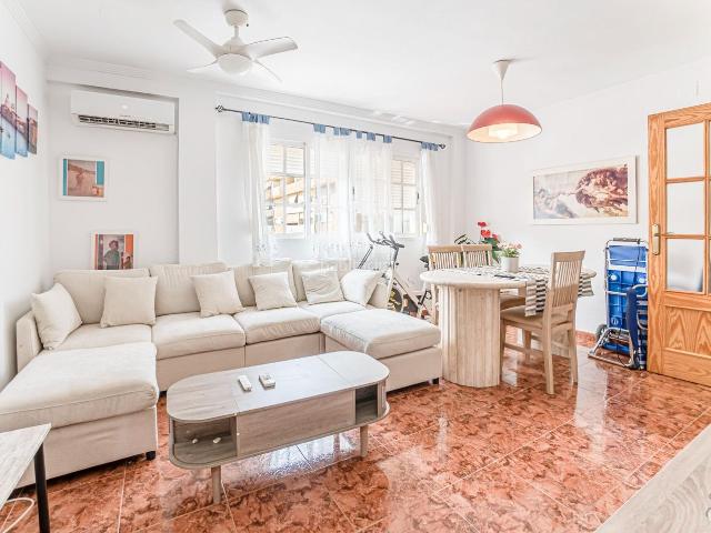 Piso en venta en Torremolinos, El Pinillo. Luminoso, acogedor y listo para disfrutar! Tu hogar en Torremolinos. Pisos.