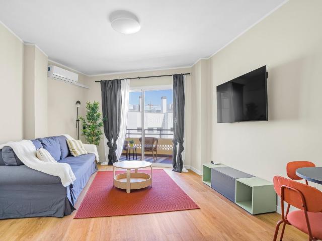 Piso en venta en Torremolinos, El Pinillo. Licencia turística en vigor en Torremolinos. Apartamento reformado, amueblado y listo para rentabilizar desde el primer día. Pisos.