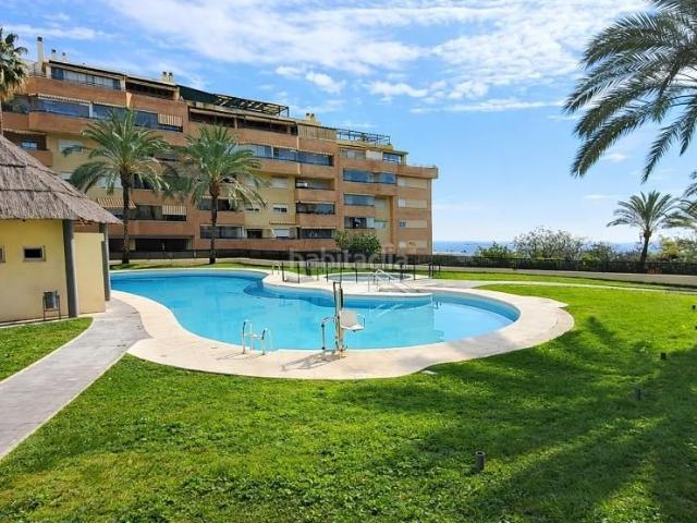 Piso en venta en Torremolinos, El Pinillo. Vivienda totalmente reformada en El Pinillo Urbanización con piscina y pistas deportivas. Pisos.