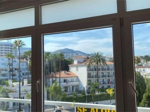 Piso en venta en Torremolinos, La Carihuela Los Nidos. Apartamento reformado con terraza y vistas al mar en La Carihuela, Torremolinos. Pisos.