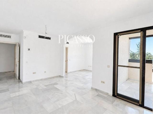 Piso en venta en Torremolinos, La Carihuela Los Nidos. EXCLUSIVO PISO EN PRIMERA LINEA CON VISTAS AL MAR LA CARIHUELA. Pisos.