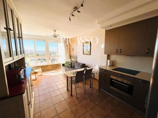 Piso en venta en Torremolinos, Los Álamos. HERMOSO PISO CON 2 HABITACIONES, PISCINA Y PARKING COMUNITARIO EN LOS ALAMOS. Pisos.