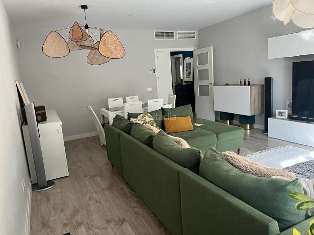 Piso en venta en Torremolinos, Los Álamos. IMPRESIONANTE VIVIENDA CON GARAJE, TRASTERO Y RECINTO PRIVADO JUNTO AL MAR. Pisos.