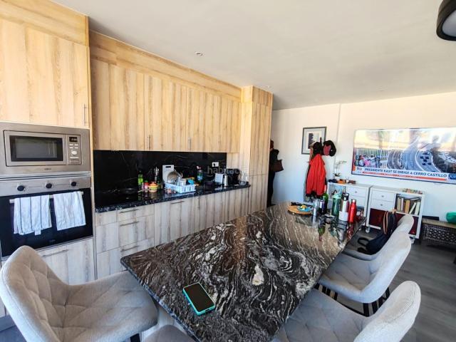 Piso en venta en Torremolinos, Manantiales Estación de Autobuses. Piso de dos dormitorios y dos baños en pleno centro, totalmente reformado,vistas a la parte peatonal de Torremolinos. Pisos.
