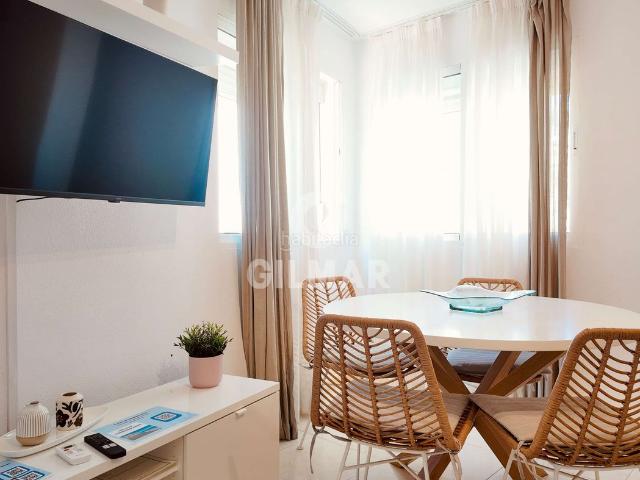 Piso en venta en Torremolinos, Montemar. En una de las zonas más auténticas y demandadas de la Costa del Sol, presentamos esta acogedora vivienda de 1 dormitorio en La Car. Pisos.
