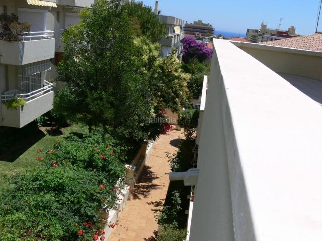 Piso en venta en Torremolinos, Montemar. Luminosa vivienda con tres terrazas, garaje y gran privacidad en una tranquila zona residencial de Torremolinos. Pisos.