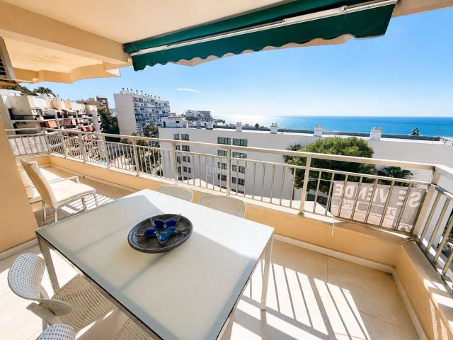 Piso en venta en Torremolinos, Montemar. PISO REFORMADO CON VISTAS AL MAR EN TORREMOLINOS. Pisos.