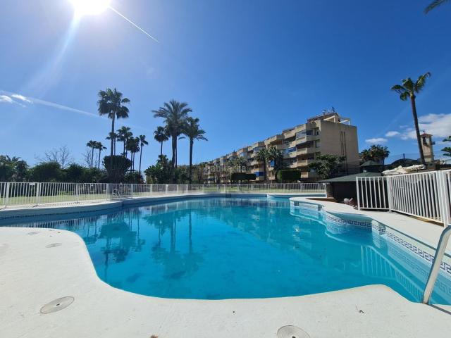 Piso en venta en Torremolinos, Playamar Benyamina. VIVIENDA EN VENTA EN PRIMERA LINEA DE PLAYA, URB. COSTALAGO, TORREMOLINOSPLAYAMAR. Pisos.