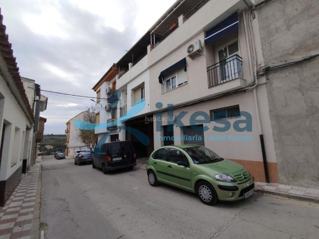 Piso en venta en Torreperogil. Se vende piso en la localidad de Torreperogil, en la provincia de Jaén. Pisos.