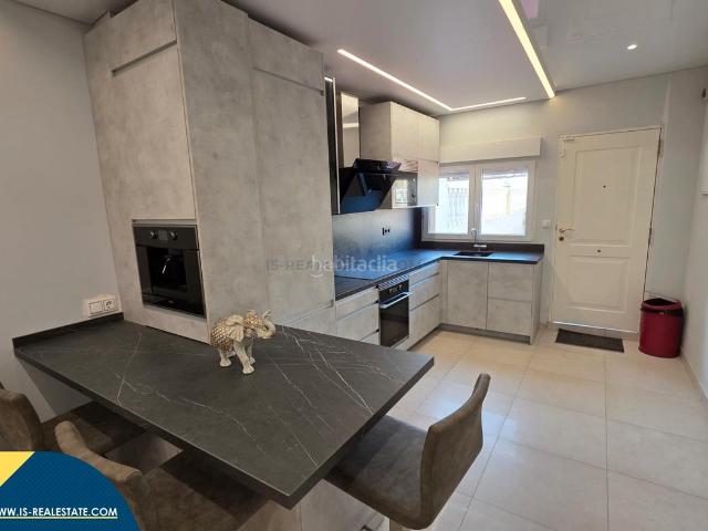 Piso en venta en Torrevieja, Cabo Cervera. Apartamento con terraza, en la provincia de Alicante, en la ciudad de Torrevieja, en la zona de La Mata. 3 habitaciones 136 m². Pisos.