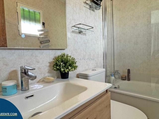 Piso en venta en Torrevieja, Cañada del Molino. Apartamento dúplex con piscina comunitaria, en la provincia de Alicante, en la ciudad de Torrevieja, en el barrio de La Mata. 3 ha. Pisos.