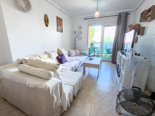 Piso en venta en Torrevieja, Centro Muelle Pesquero. Amplio piso de 2 dormitorios con terraza en el centro de Torrevieja. Pisos.