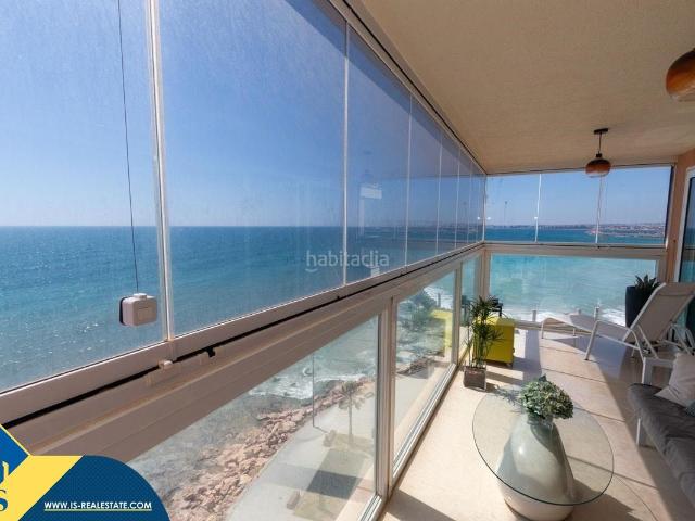 Piso en venta en Torrevieja, Centro Muelle Pesquero. Apartamento con piscina comunitaria, en la provincia de Alicante, en la ciudad de Torrevieja, en el barrio de Playa del Cura. 3 ha. Pisos.