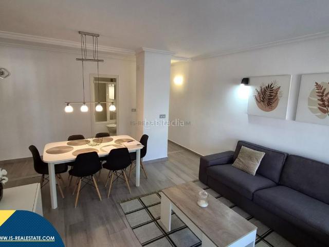 Piso en venta en Torrevieja, Centro Muelle Pesquero. Apartamento con terraza, en la provincia de Alicante, en la ciudad de Torrevieja, en el barrio de Playa del Cura. 3 habitaciones. Pisos.