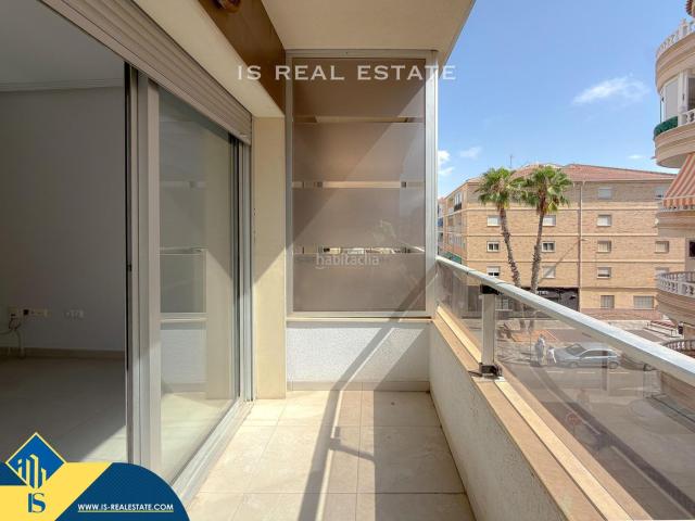 Piso en venta en Torrevieja, Centro Muelle Pesquero. Apartamento con terraza, en la provincia de Alicante, en la ciudad de Torrevieja, en el barrio de Playa del Cura. 3 habitaciones. Pisos.
