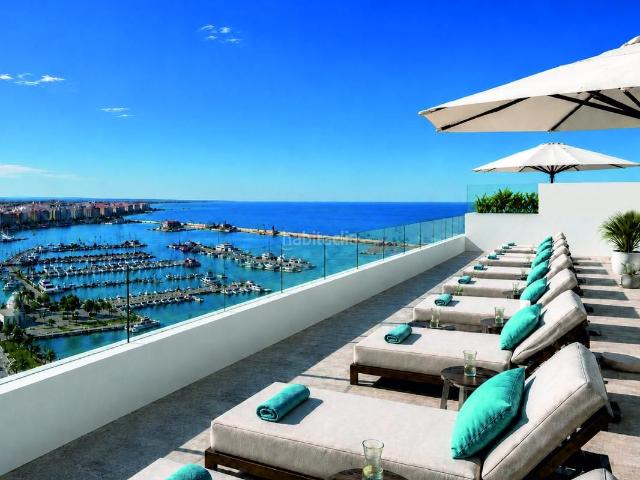 Piso en venta en Torrevieja, Centro Muelle Pesquero. Apartamento de 1 dormitorio y 1 baño con piscina y jardín en Torrevieja. Pisos.