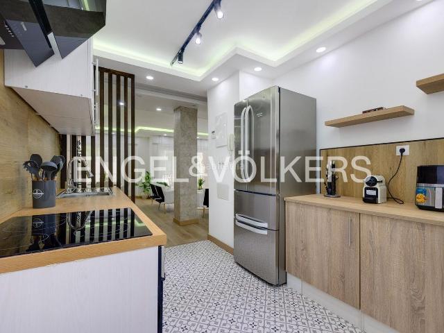 Piso en venta en Torrevieja, Centro Muelle Pesquero. Bonito gran apartamento reformado en el centro de Torrevieja. Pisos.