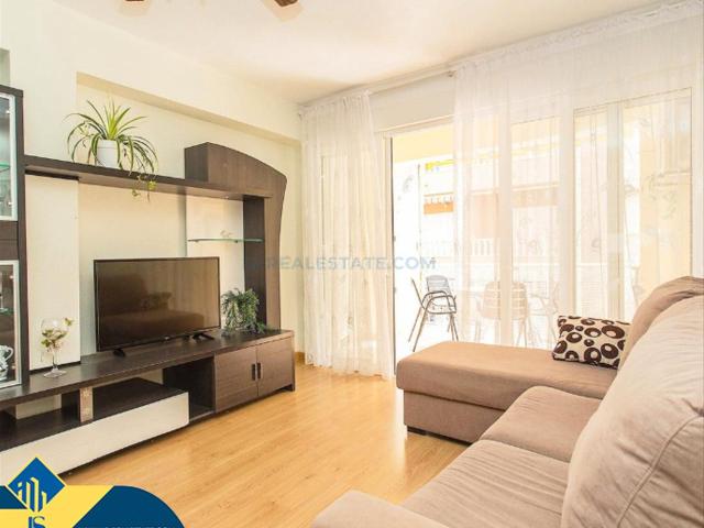 Piso en venta en Torrevieja, Antonio Machado. Apartamento parcialmente renovado con terraza, en la provincia de Alicante, en la ciudad de Torrevieja, en la zona de Playa del Cu. Pisos.