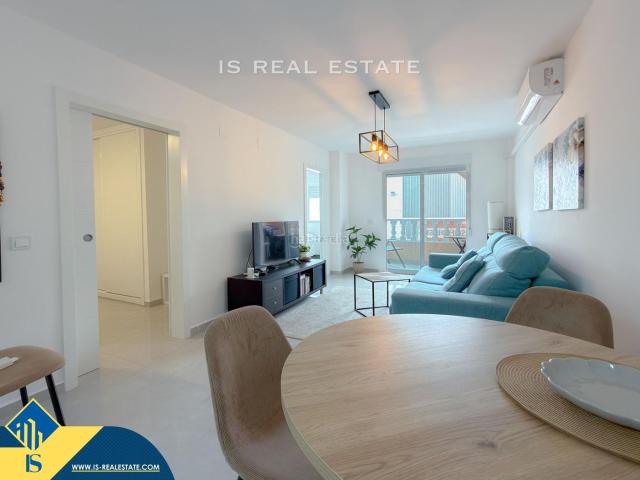 Piso en venta en Torrevieja, Antonio Machado. Apartamento reformado con piscina comunitaria, en la provincia de Alicante, en la ciudad de Torrevieja, en el barrio de Playa del. Pisos.