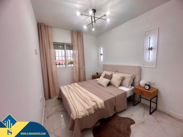Piso en venta en Torrevieja, Antonio Machado. Apartamento reformado con piscina comunitaria, en la provincia de Alicante, en la ciudad de Torrevieja, en el barrio de Playa del. Pisos.