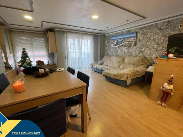 Piso en venta en Torrevieja, Antonio Machado. Se vende villa con piscina privada, en España, provincia de Alicante, ciudad de Orihuela Costa Villa de 4 habitaciones con piscin. Pisos.
