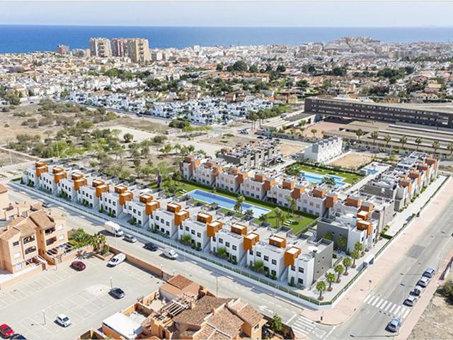 Piso en venta en Torrevieja, Aguas Nuevas. Ubicado en la hermosa localidad de Torrevieja, este conjunto residencial ofrece una variedad de opciones de vivienda que se adapta. Pisos.