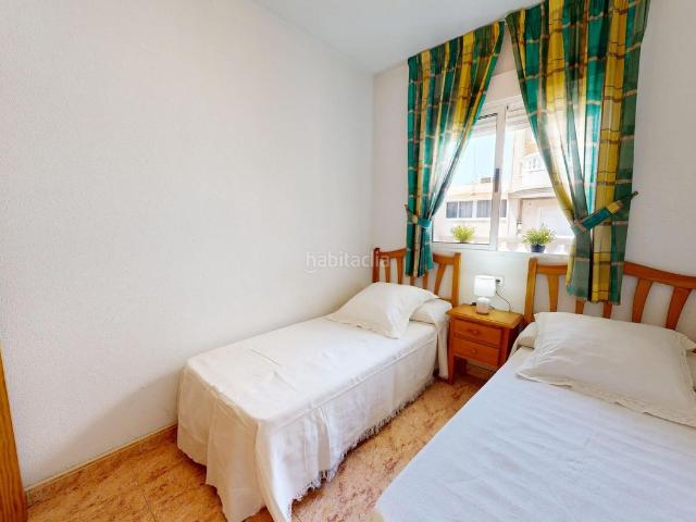 Piso en venta en Torrevieja, Avenida Habaneras Curva de Palangre. Acogedor piso con piscina comunitaria en playa del cura. Pisos.