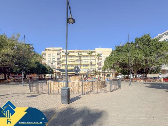 Piso en venta en Torrevieja, Avenida Habaneras Curva de Palangre. Apartamento con terraza, en la provincia de Alicante, en la ciudad de Torrevieja, en el barrio de Playa del Cura. 3 habitaciones.
