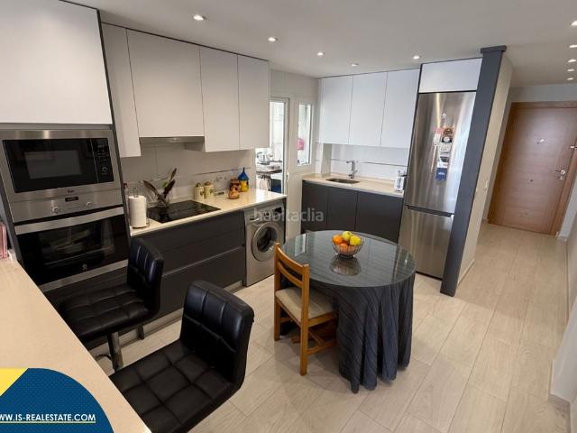 Piso en venta en Torrevieja, Avenida Habaneras Curva de Palangre. Apartamento con terraza, en la provincia de Alicante, en la ciudad de Torrevieja, en el barrio de Playa del Cura. 3 habitaciones.