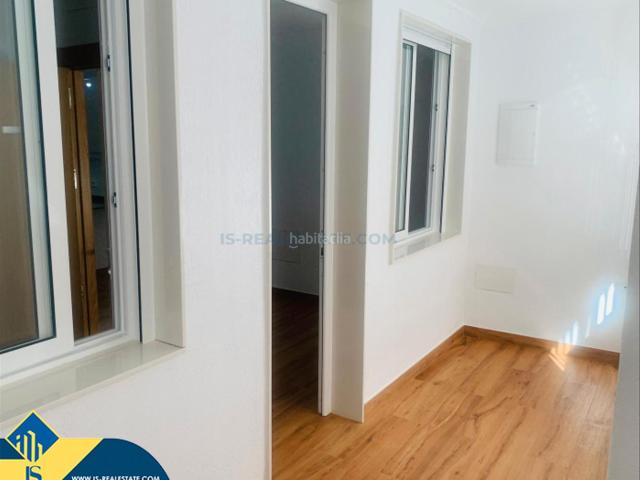 Piso en venta en Torrevieja, Avenida Habaneras Curva de Palangre. Apartamento cerca del mar en la provincia de Alicante, en la localidad de Torrevieja, en la zona de Playa del Cura. 2 habitaciones.