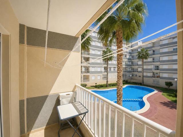 Piso en venta en Torrevieja, Avenida Habaneras Curva de Palangre. iexclVENTA DE APARTAMENTO EN EL CENTRO DE TORREVIEJA!Apartamento en venta en urbanizacioacuten privada, ideal tanto como residenci.