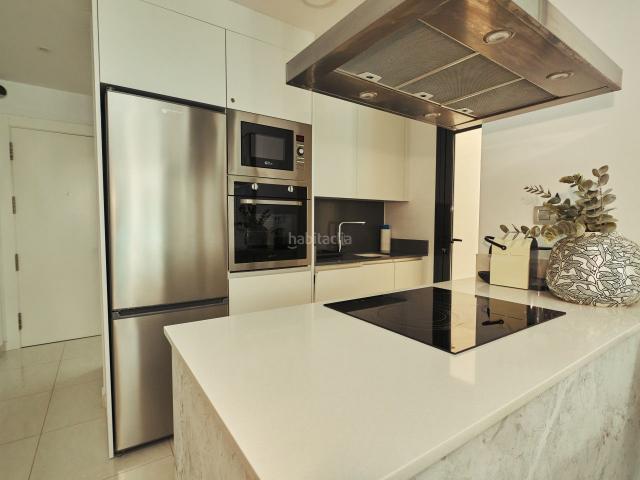 Piso en venta en Torrevieja, Avenida Habaneras Curva de Palangre. Ofrecemos un amplio apartamento de 63 m con 2 dormitorios, ubicado en la planta baja de un moderno complejo cerrado de 2021, equip.