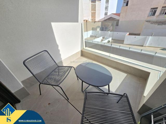Piso en venta en Torrevieja, Gaspar Perelló. Apartamento con piscina comunitaria, en la provincia de Alicante, en la ciudad de Torrevieja, en el barrio de La Mata. 2 habitacio. Pisos.