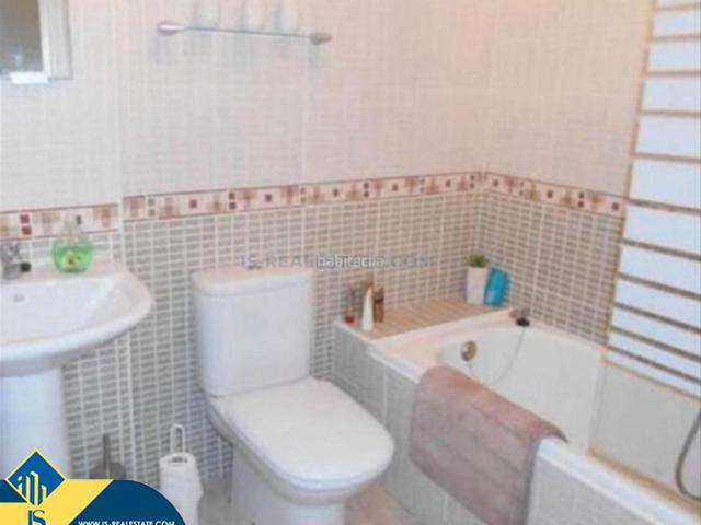Piso en venta en Torrevieja, Gaspar Perelló. Apartamento cerca del mar en la provincia de Alicante, en la localidad de Torrevieja, en la pedanía de La Mata. 2 habitaciones 5. Pisos.