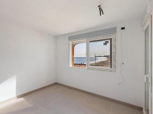 Piso en venta en Torrevieja, Gaspar Perelló. Exclusivo piso en primera línea de La Mata. Pisos.