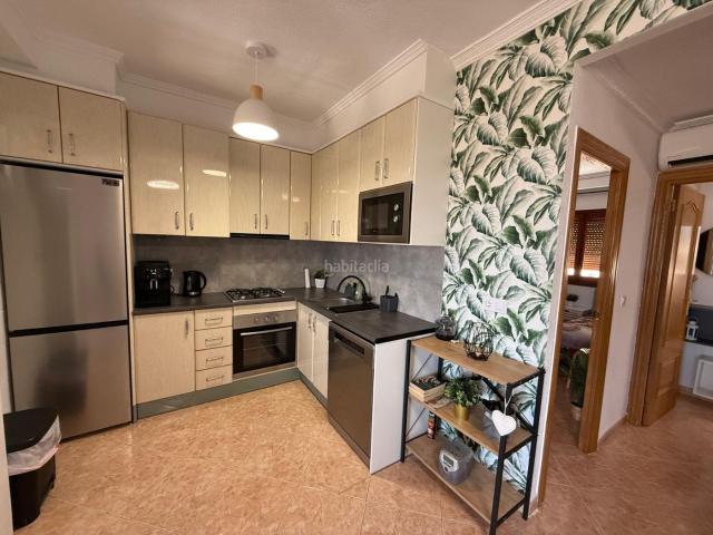 Piso en venta en Torrevieja, Gaspar Perelló. Se ofrece a la venta este apartamento completamente renovado, situado a tan solo 300 metros de la playa de arena de La Mata, en un. Pisos.