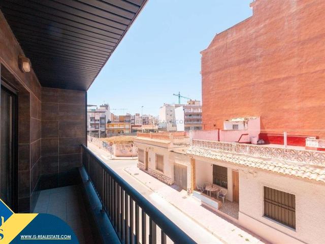 Piso en venta en Torrevieja, Gaspar Perelló. Apartamento con terraza, en la provincia de Alicante, en la ciudad de Torrevieja, en la zona de La Mata. 2 habitaciones 53 m². Pisos.