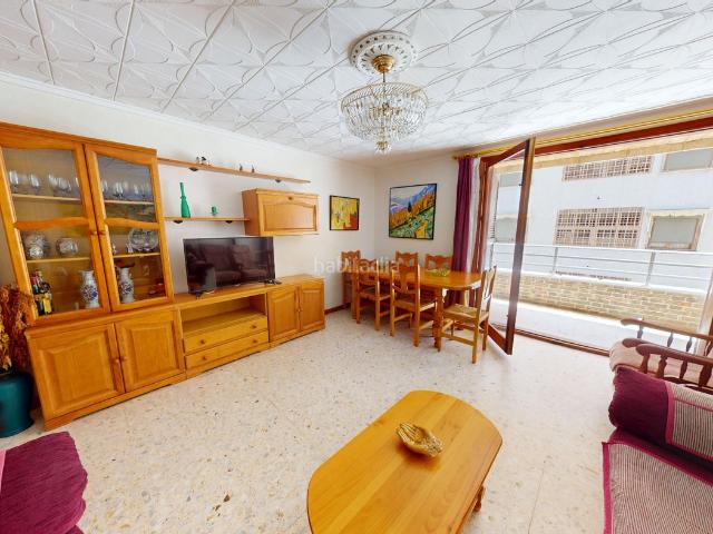 Piso en venta en Torrevieja, El Acequión. Amplia vivienda con garaje cerrado a solo 150 metros de la Playa del Acequión. Pisos.
