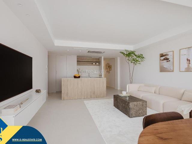 Piso en venta en Torrevieja, El Acequión. Apartamento con piscina comunitaria, en la provincia de Alicante, en la ciudad de Torrevieja, en el barrio de Playa del Acequión. Pisos.