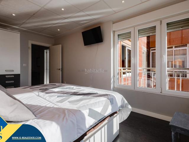 Piso en venta en Torrevieja, El Acequión. Apartamento con piscina comunitaria, en la provincia de Alicante, en la ciudad de Torrevieja, en el barrio de Playa del Acequión. Pisos.