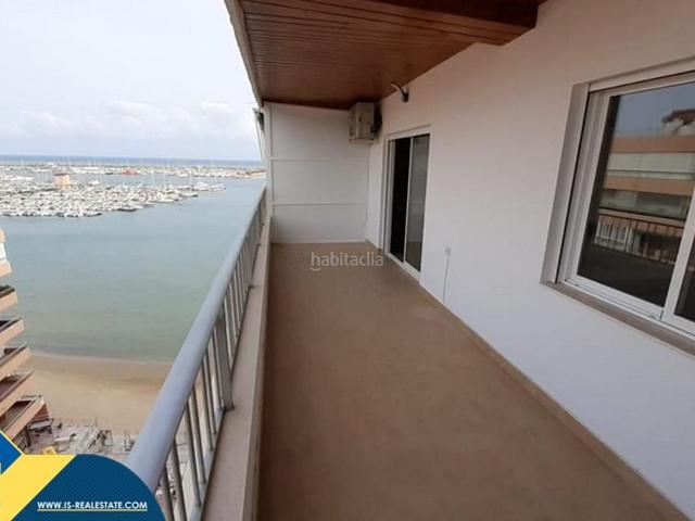 Piso en venta en Torrevieja, El Acequión. Apartamento con piscina comunitaria, en la provincia de Alicante, en la ciudad de Torrevieja, en el barrio de Playa del Acequión. Pisos.