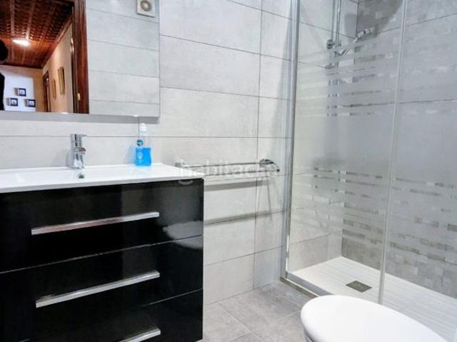 Piso en venta en Torrevieja, El Acequión. Apartamento con piscina comunitaria, en la provincia de Alicante, en la ciudad de Torrevieja, en el barrio de Playa del Acequión. Pisos.
