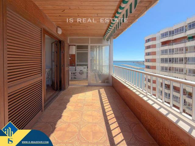 Piso en venta en Torrevieja, El Acequión. Apartamento con piscina comunitaria, en la provincia de Alicante, en la ciudad de Torrevieja, en la zona de Playa del Acequión. 3. Pisos.