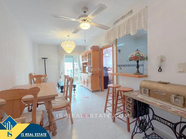 Piso en venta en Torrevieja, El Acequión. Apartamento con terraza, en la provincia de Alicante, en la ciudad de Torrevieja, en la zona de Playa del Acequión. 1 habitación. Pisos.
