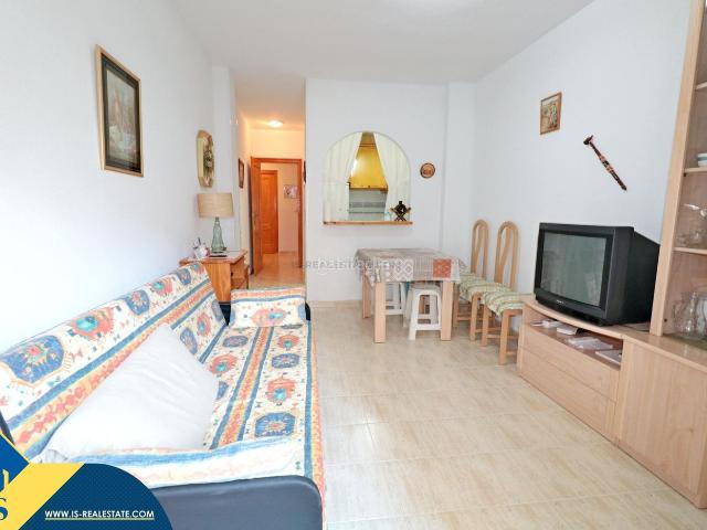 Piso en venta en Torrevieja, El Acequión. Apartamento con terraza, en la provincia de Alicante, en la ciudad de Torrevieja, en la zona de Playa del Acequión. 2 habitaciones. Pisos.