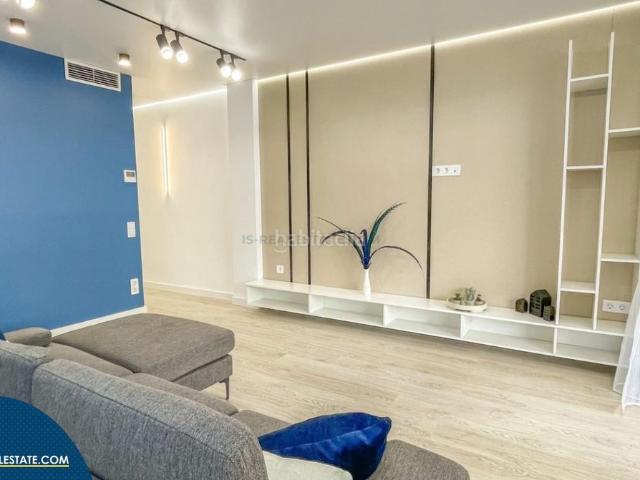 Piso en venta en Torrevieja, El Acequión. Apartamento con terraza, en la provincia de Alicante, en la ciudad de Torrevieja, en la zona de Playa del Acequión. 2 habitaciones. Pisos.