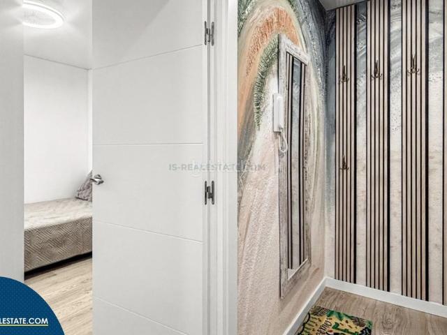 Piso en venta en Torrevieja, El Acequión. Apartamento con terraza, en la provincia de Alicante, en la ciudad de Torrevieja, en la zona de Playa del Acequión. 3 habitaciones. Pisos.