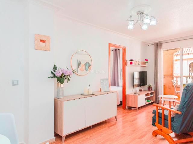 Piso en venta en Torrevieja, El Acequión. APARTAMENTO EN EL CENTRO DE TORREVIEJA CON 2 DORMITORIOS, 1 BANtildeO Y LICENCIA TURIacuteSTICA VIVIENDA REF MT5382 DORMITORIOS, 1. Pisos.