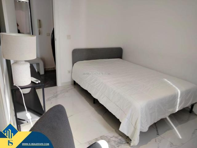 Piso en venta en Torrevieja, El Acequión. Apartamento reformado con piscina comunitaria, en la provincia de Alicante, en la ciudad de Torrevieja, en la zona de Playa del Ac. Pisos.